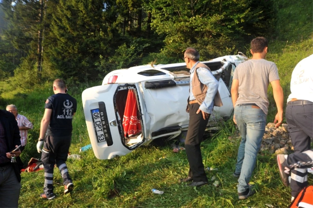 Trabzon\'da Otomobil Şarampole Yuvarlandı: 1 Ölü, 3 Yaralı