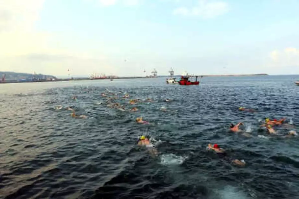 Zonguldak\'ta \'Uluslararası Açık Su Yüzme Yarışması\'