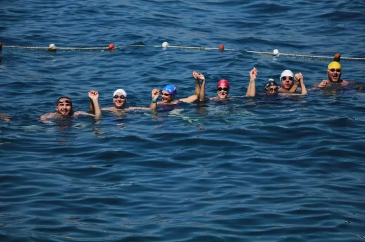 Altı Yüzücü Çocuk İstismarına Karşı Kulaç Attı