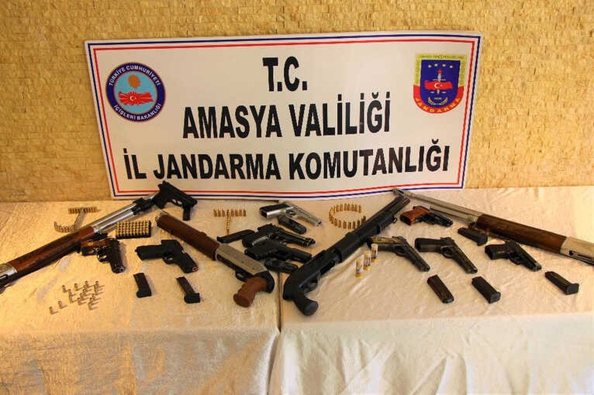 Amasya\'da Jandarmadan \'Düğün Dernek\' Operasyonu: 14 Silaha El Konuldu, 9 Gözaltı