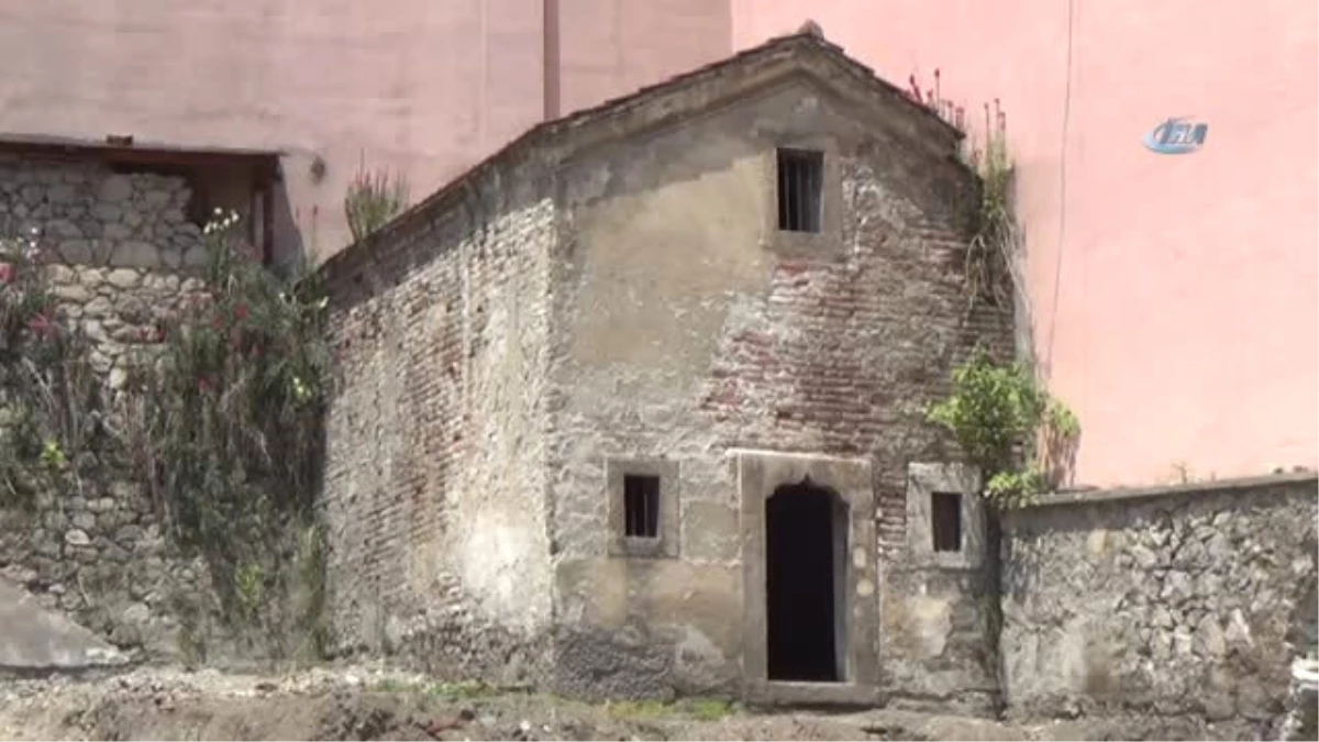 Asırlık Tarihi Ambar, Çevresindeki Binaların Yıkılmasıyla Tekrar Gün Yüzüne Çıktı
