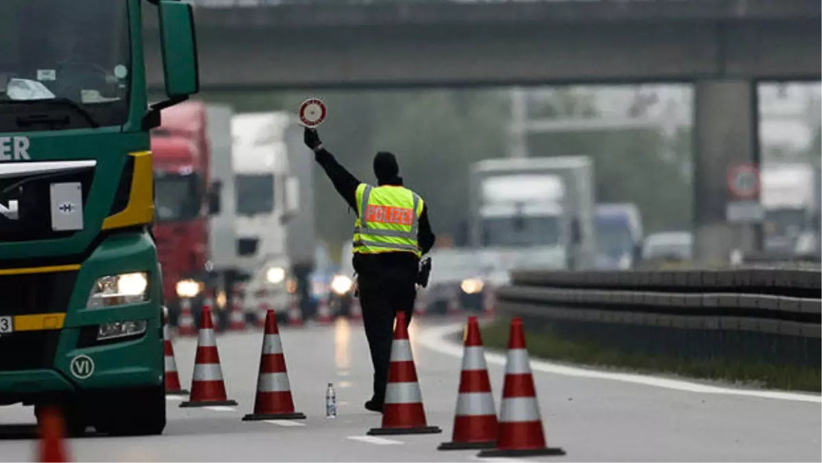 Avusturya Sınır Kontrollerine Başladı