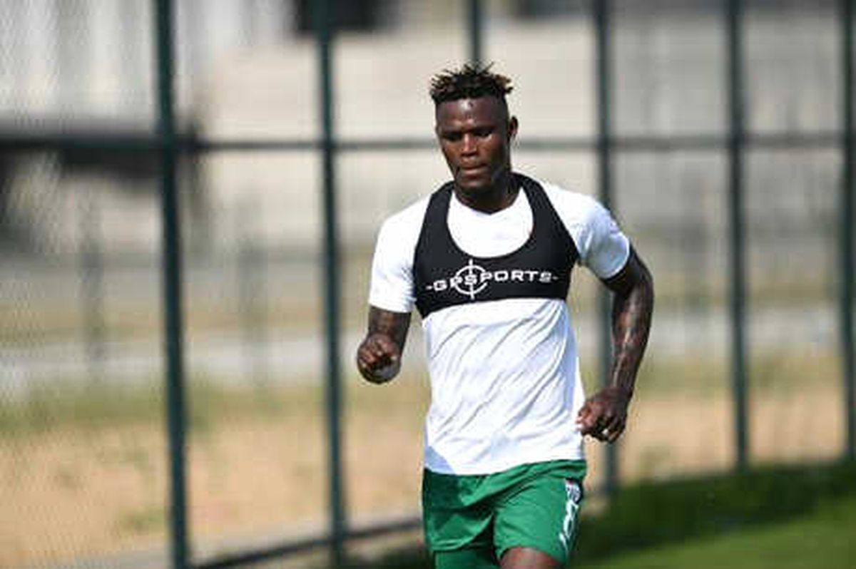 Bursasporlu Stephane Badji: "Var Polemik Yaratan Bir Sistem"