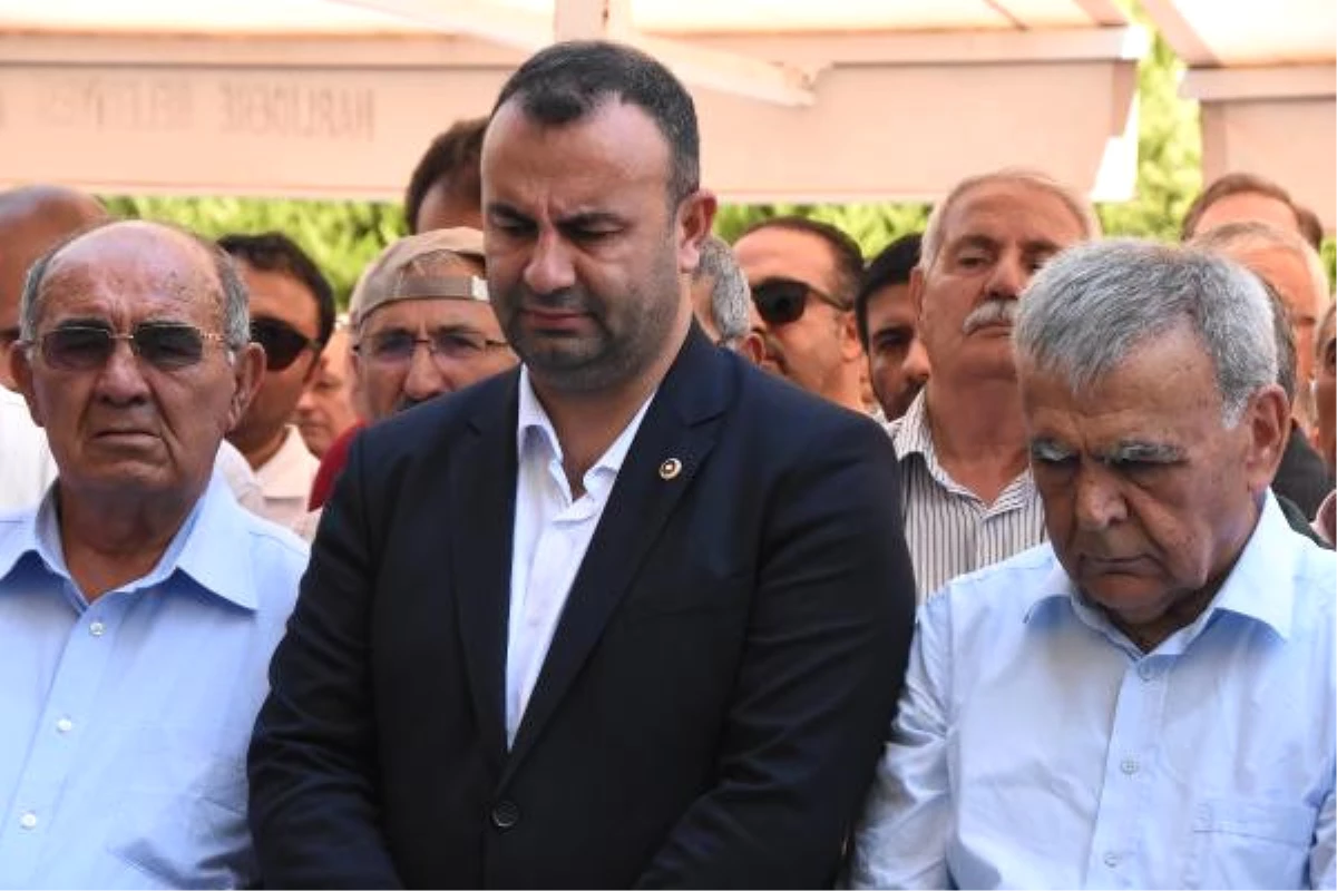 CHP\'li Arslan, Kardeşinin Cenazesini Gözyaşlarıyla Uğurladı