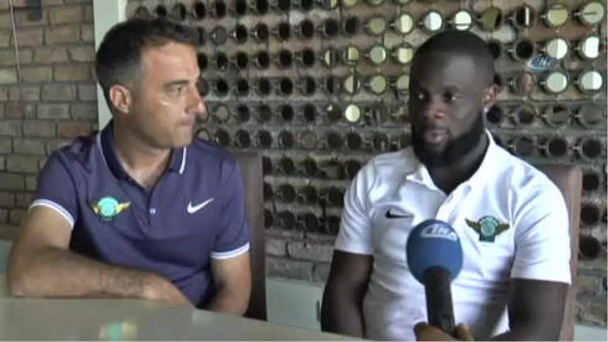 Elvis Manu: "Süper Lig\'de Futbolcu Olabilmek İçin Savaşmanız Gerekiyor"