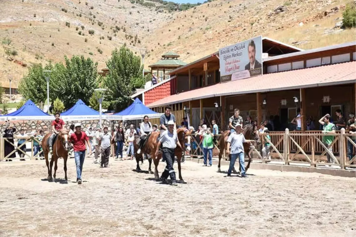 Kahramanmaraş\'ta Yetim Şenliği