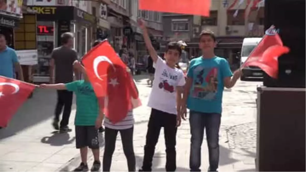 Kasımpaşa\'da Cumhurbaşkanı Erdoğan\'ın Yemini Coşkuyla İzlendi