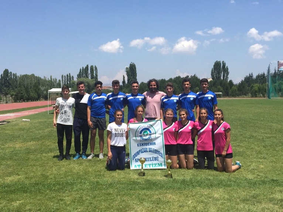 Odunpazarı Belediyesi Atletizm Takımı Bölge Birincisi Oldu