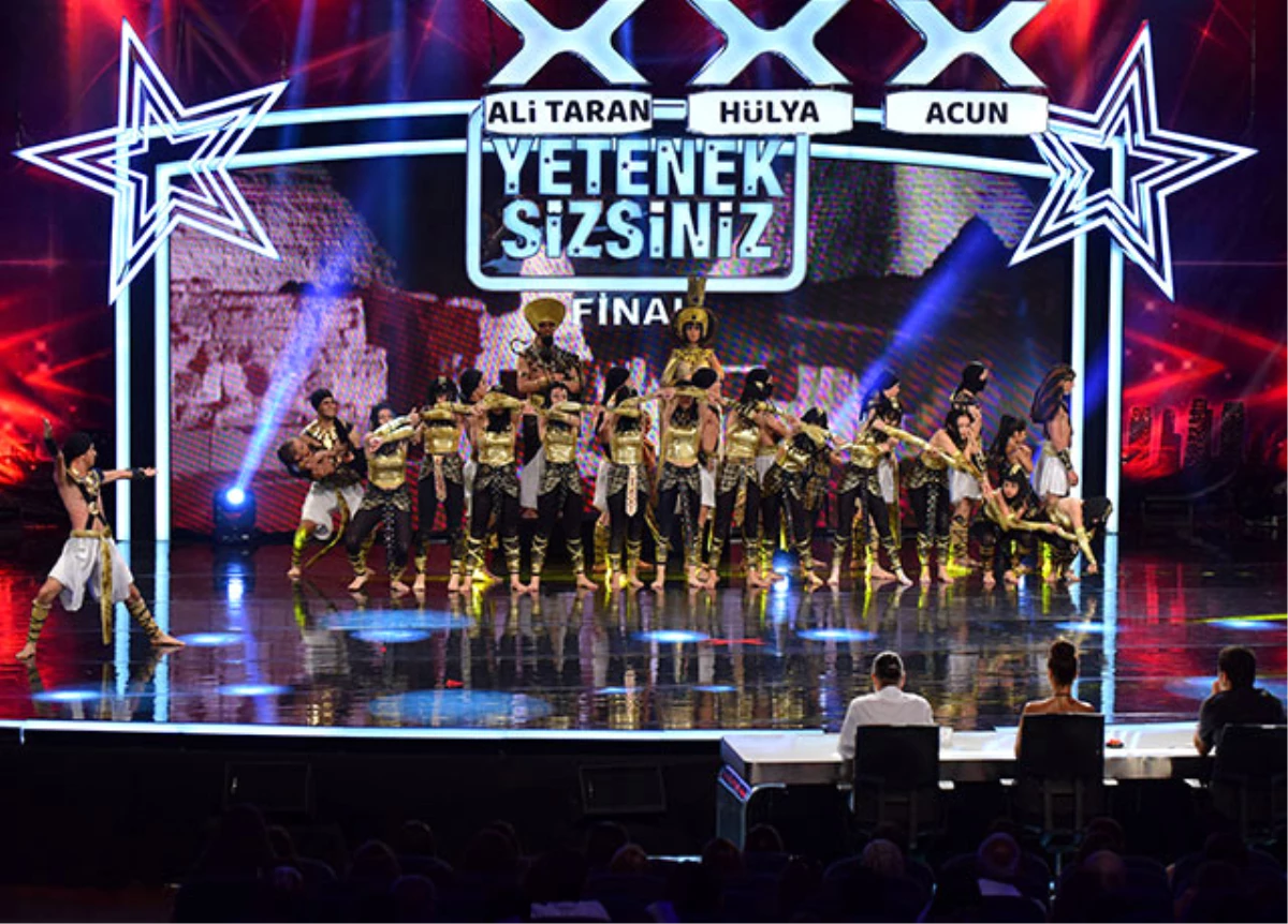 Ottoman Tiyatral Danslar Grubu Final Performansı