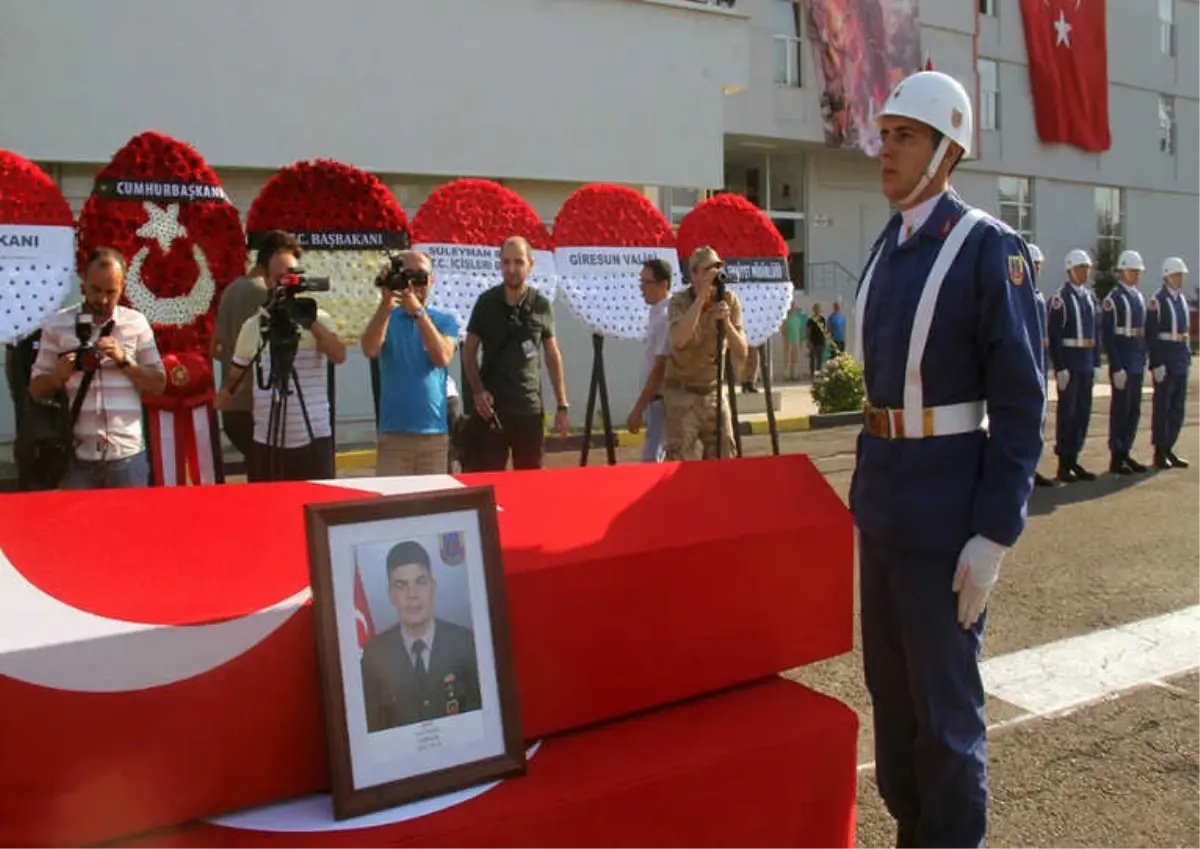 Şehit Uzman Çavuşun Naaşı Memleketine Uğurlandı