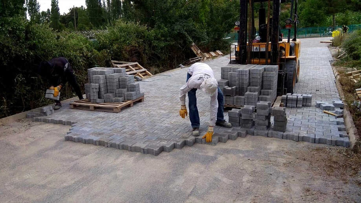 Seydişehir\'de Parke Taşı Döşeme Çalışmaları