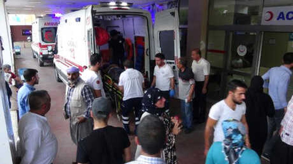 Tarım İşçilerini Taşıyan Minibüs Devrildi: 11 Yaralı