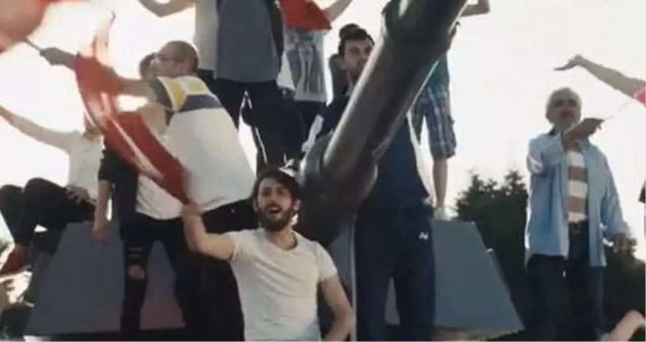 Türk Telekom\'dan Duygulandıran Film! 15 Temmuz\'da "Milli İrade" Mesajı Verdi