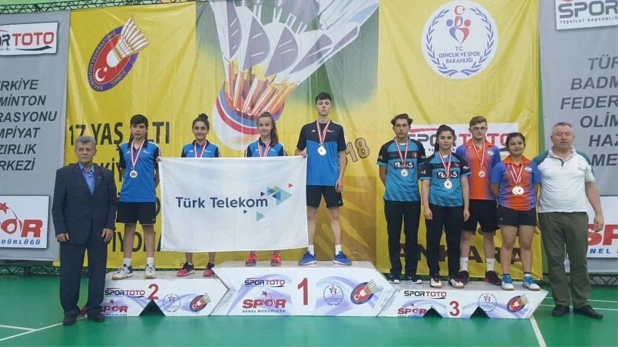 Badminton Türkiye Şampiyonası\'na Erzincanlı Sporcular Damgasını Vurdu