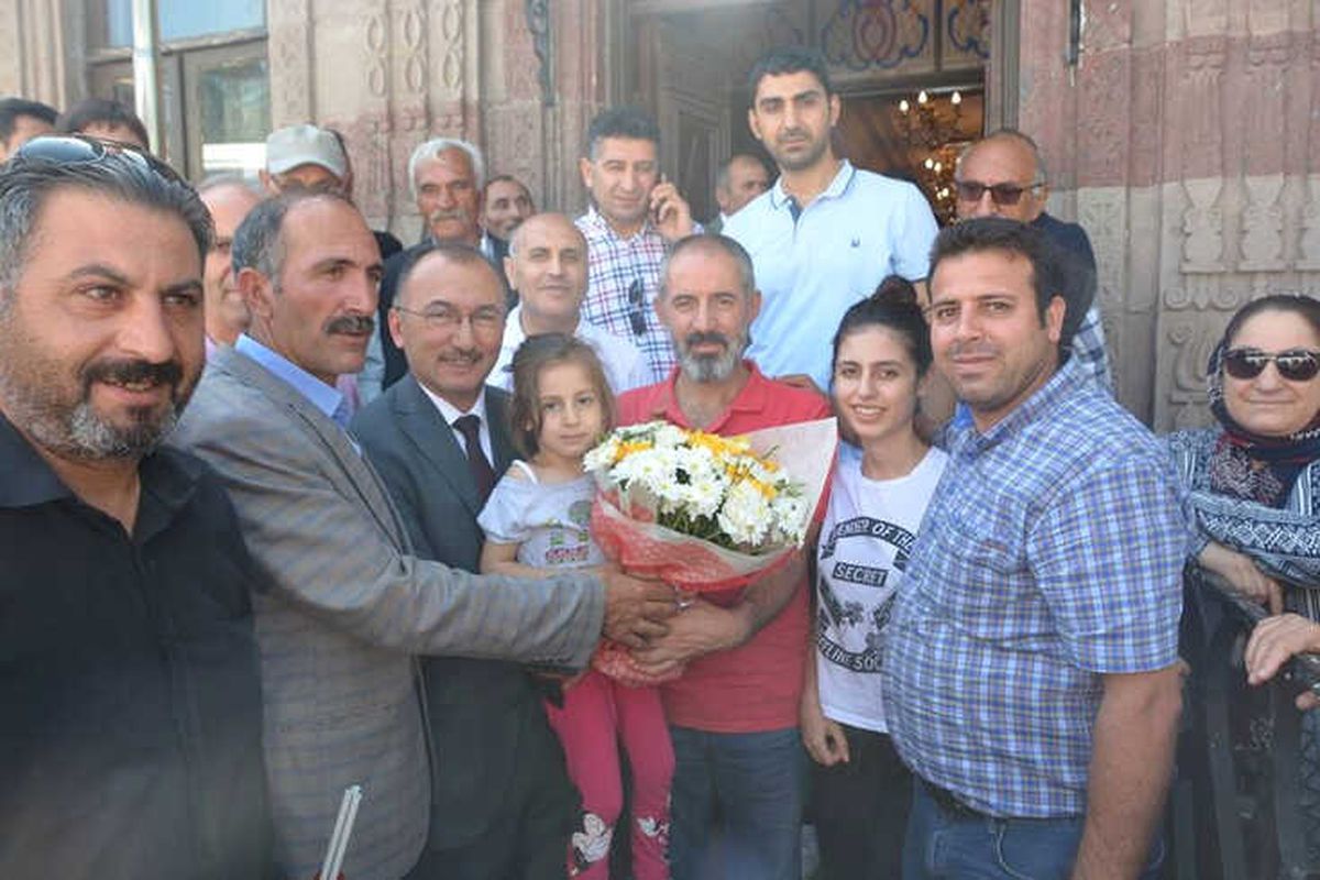 Başkan Köksoy, İstanbul\'da Yaşayan Köylüleriyle Ardahan Tarihi Kongre Binası\'nda Bir Araya Geldi