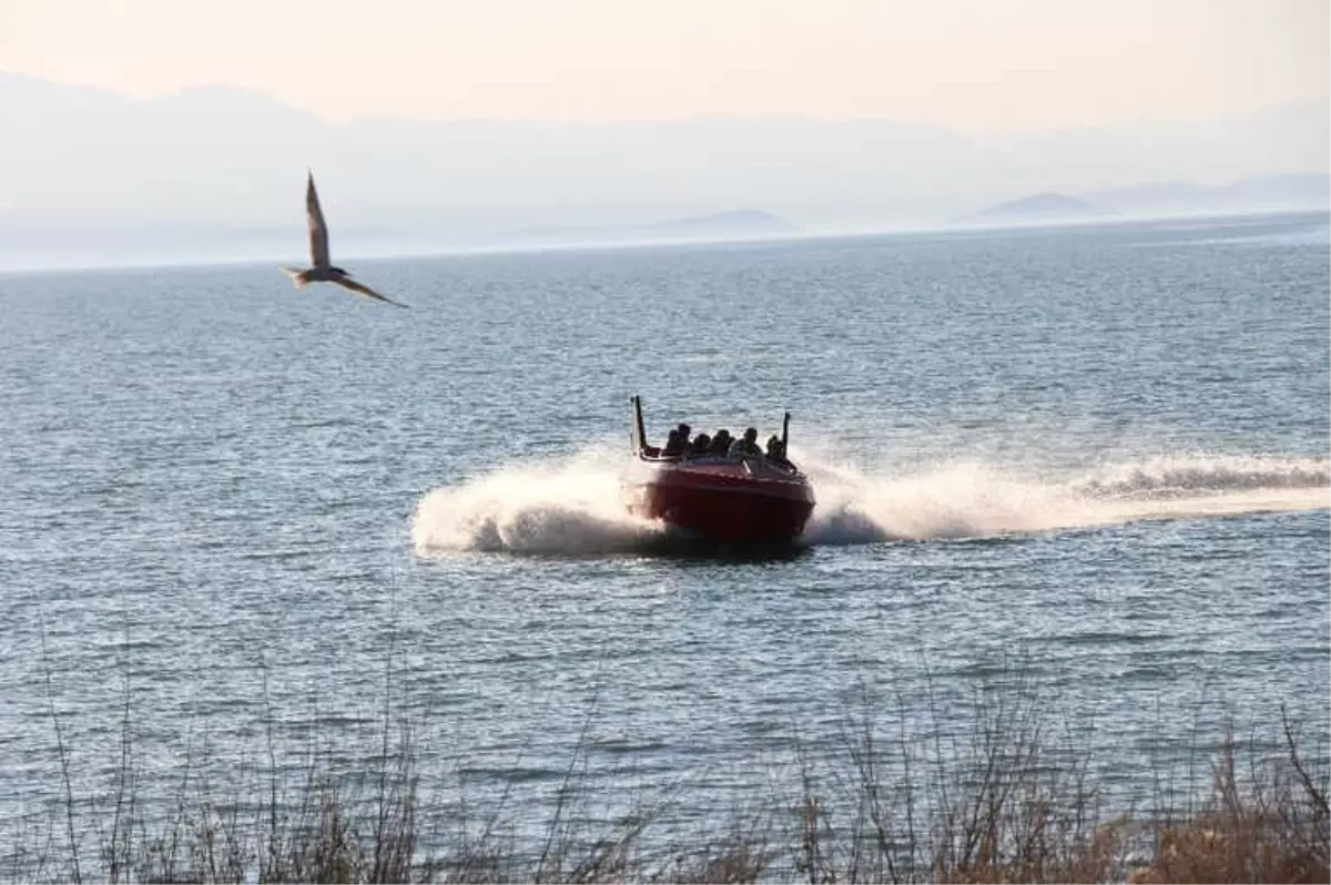 Beyşehir\'de Adrenalin Tutkunlarının "Jetboat" Heyecanı