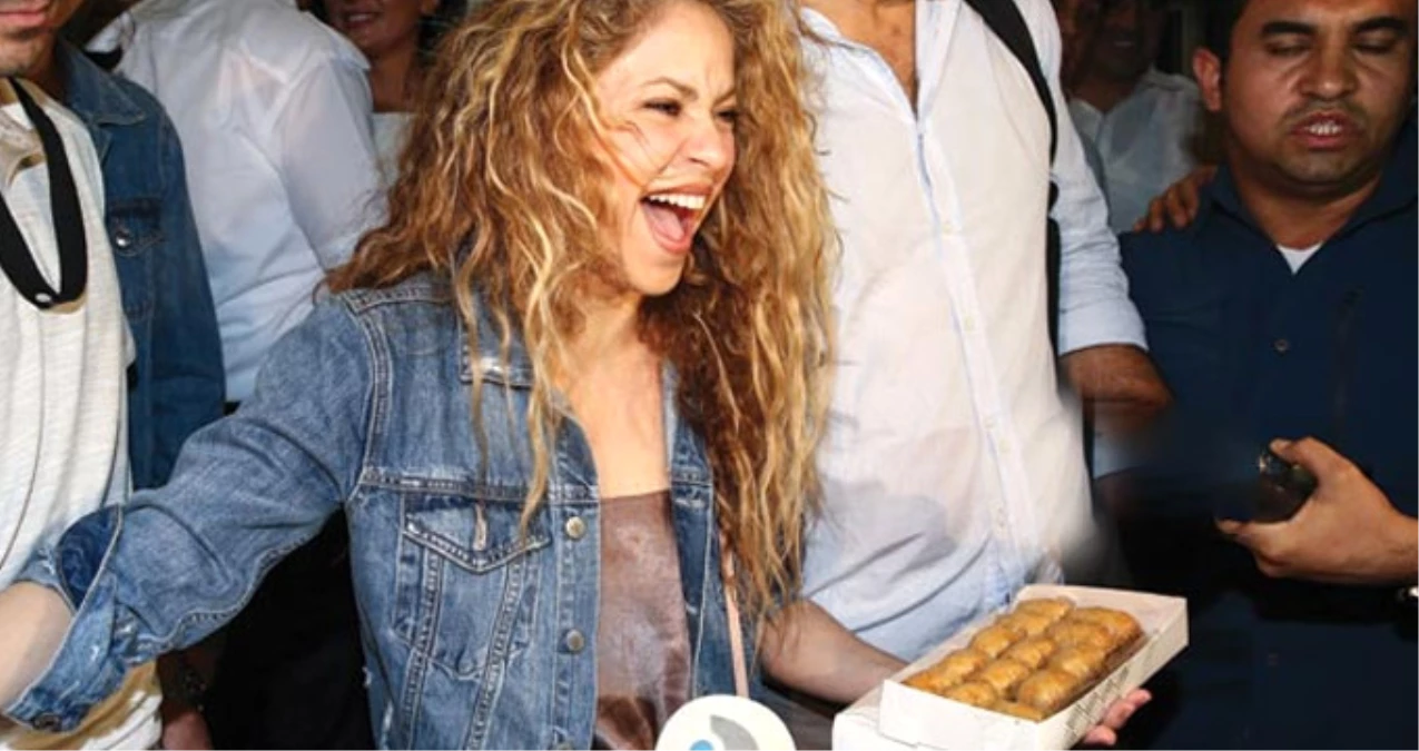 Dünyaca Ünlü Şarkıcı Shakira Gelir Gelmez Baklavanın Tadına Baktı