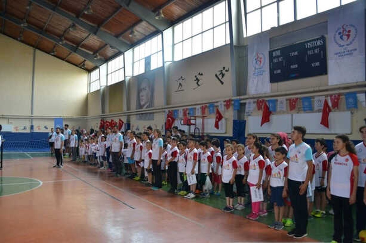 Gediz\'de Yaz Spor Okulu 682 Öğrenci ile Başladı