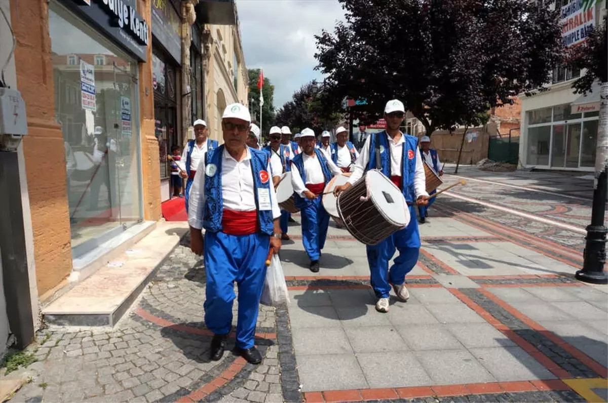 Güreşlere Renkli Davet