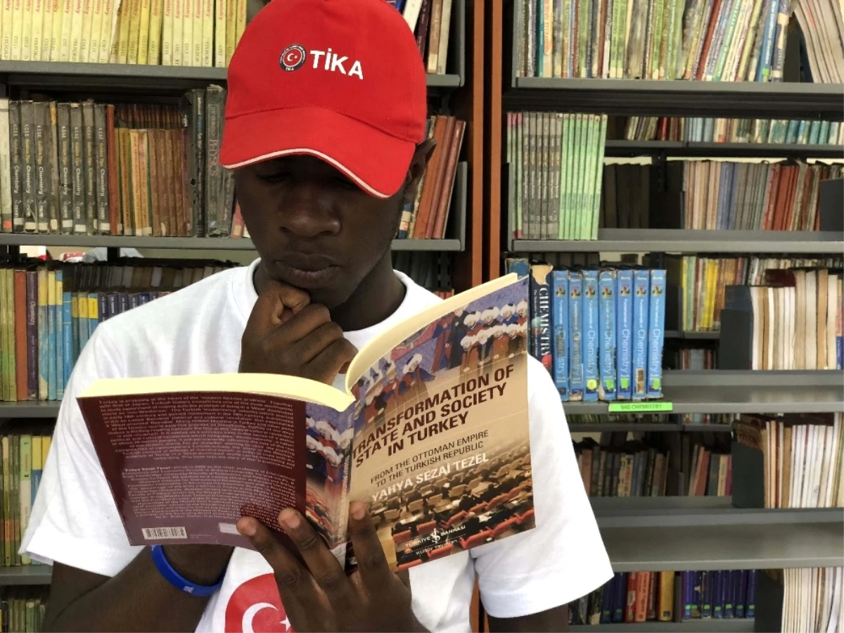 Nairobi Lisesi Kütüphanesi Tika\'nın Katkılarıyla Yenilendi