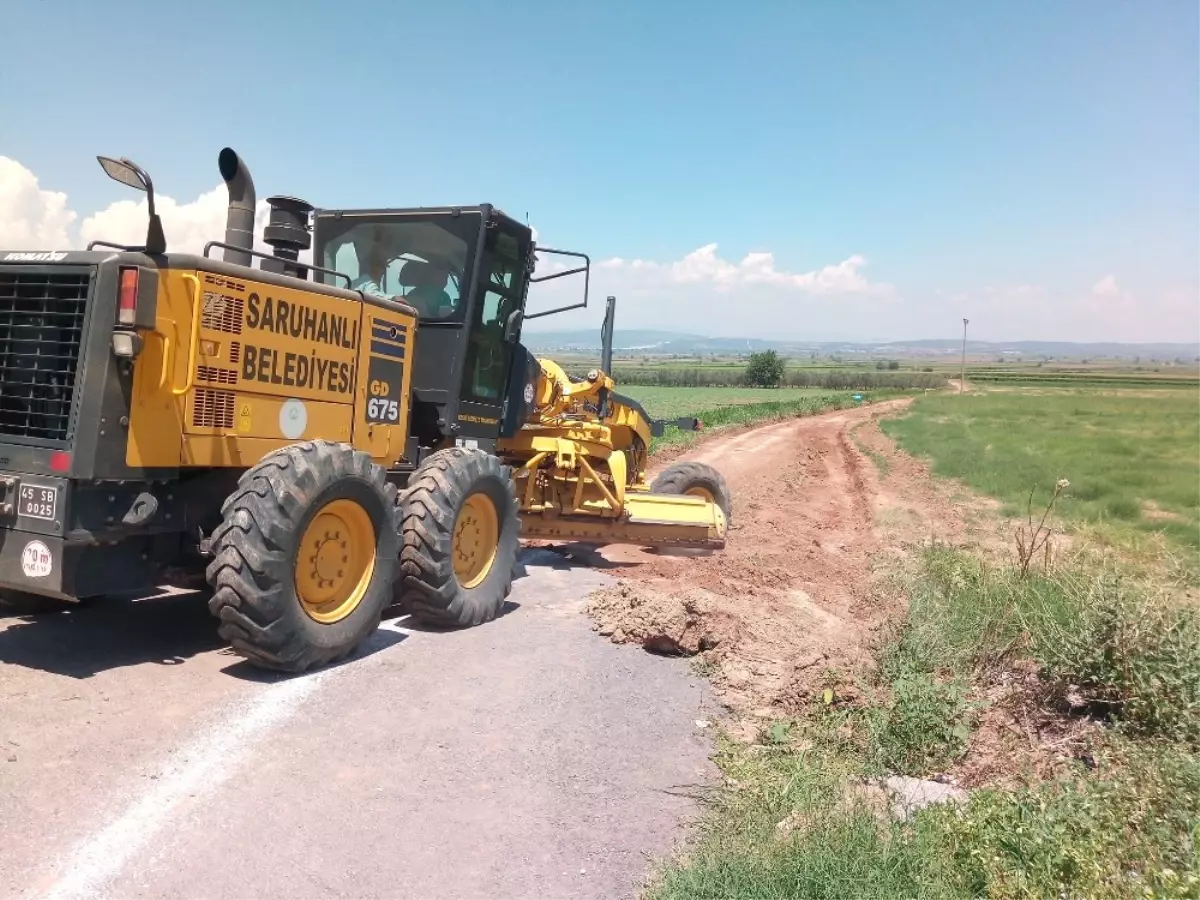 Saruhanlı Belediyesi Arazi Yollarını Düzenliyor