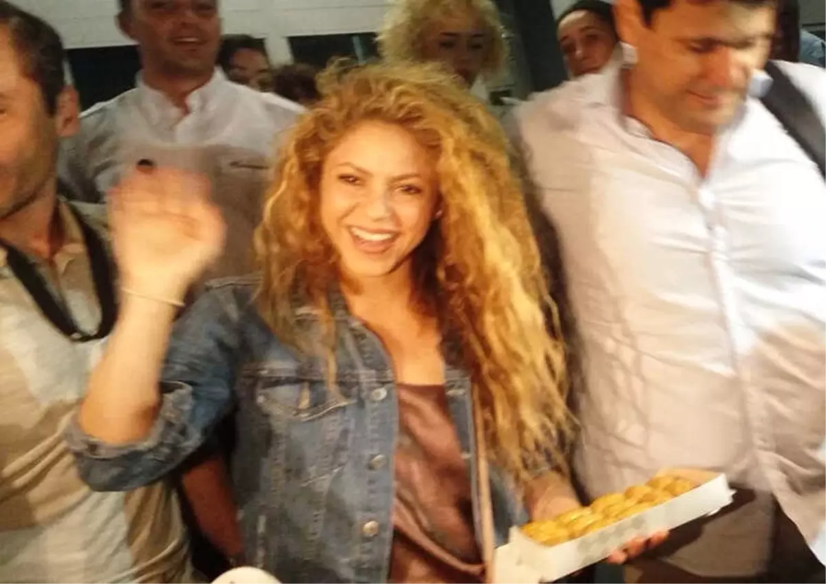 Shakira\'ya Baklava İkramı