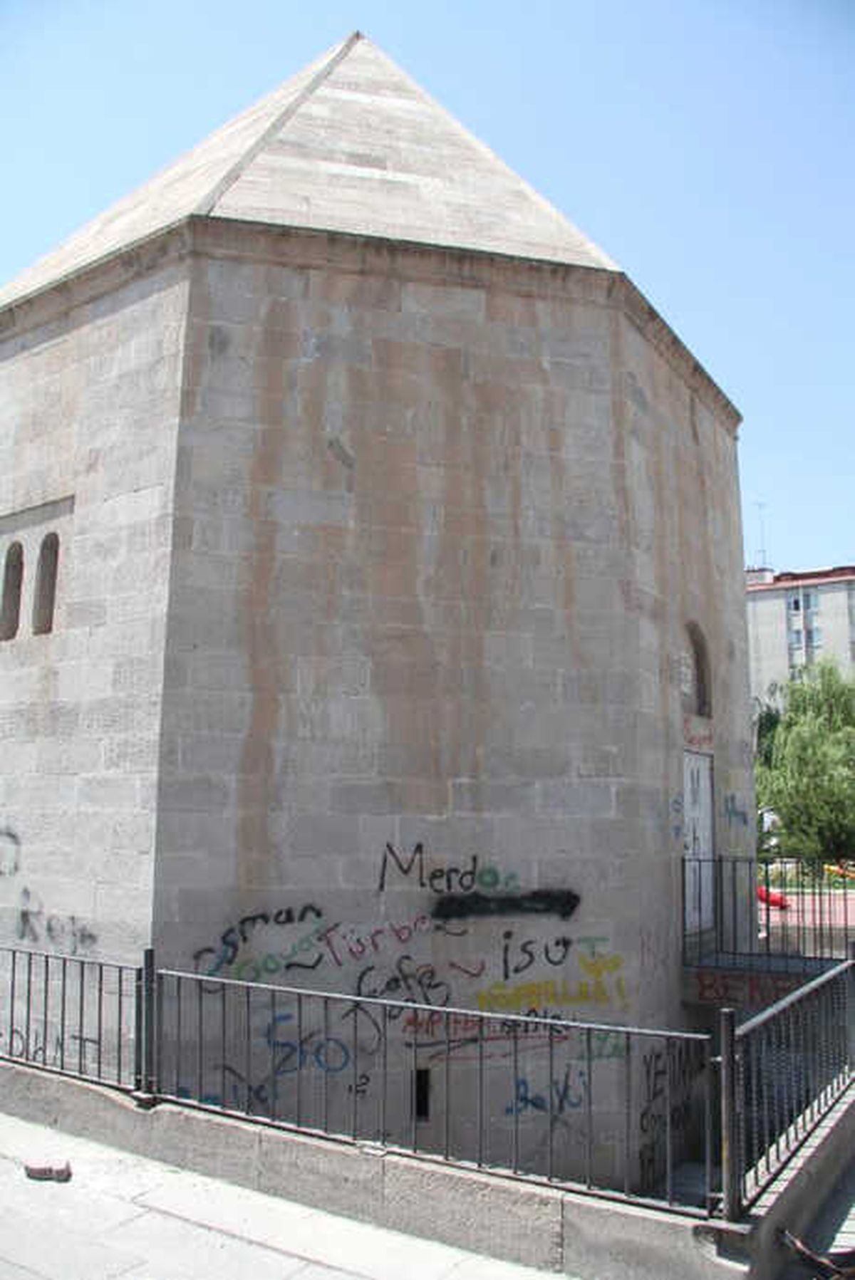 Tarihe Saygısızlık