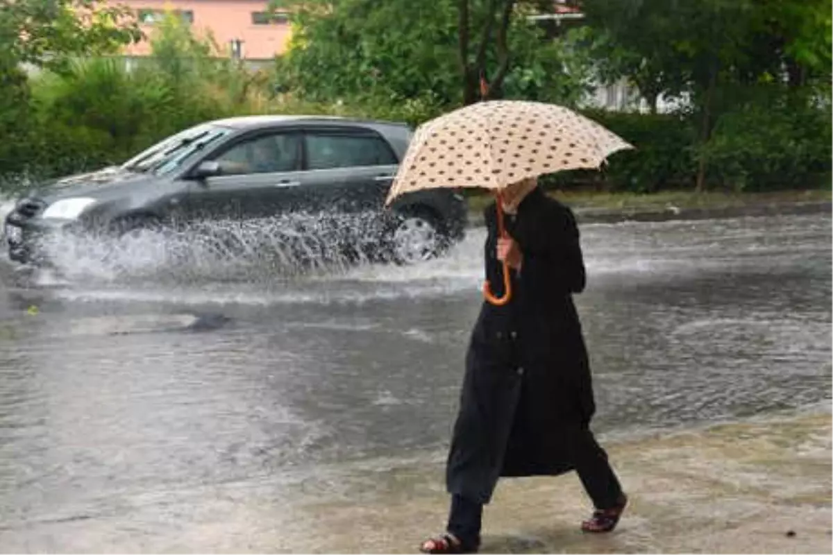 Tekirdağ\'da Sağanak ve Dolu Yağışı Etkili Oldu