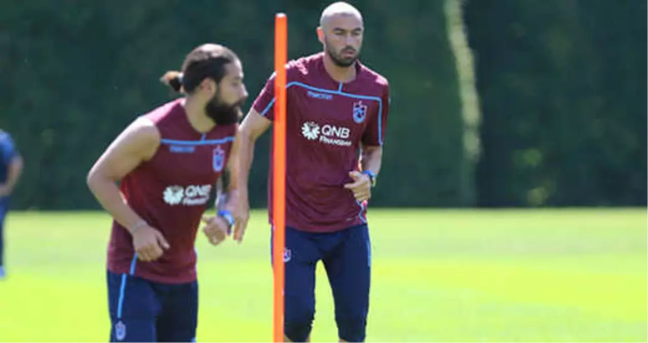 Trabzonspor\'da Burak Yılmaz, Uzun Sürenin Ardından İlk Kez Antrenmana Çıktı