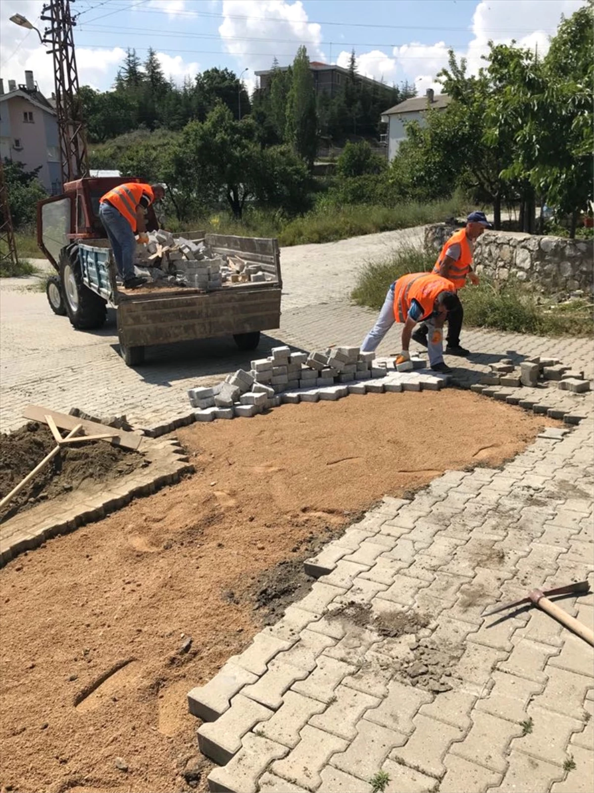 Beyşehir\'de Bozulan Parke Yollar Onarılıyor