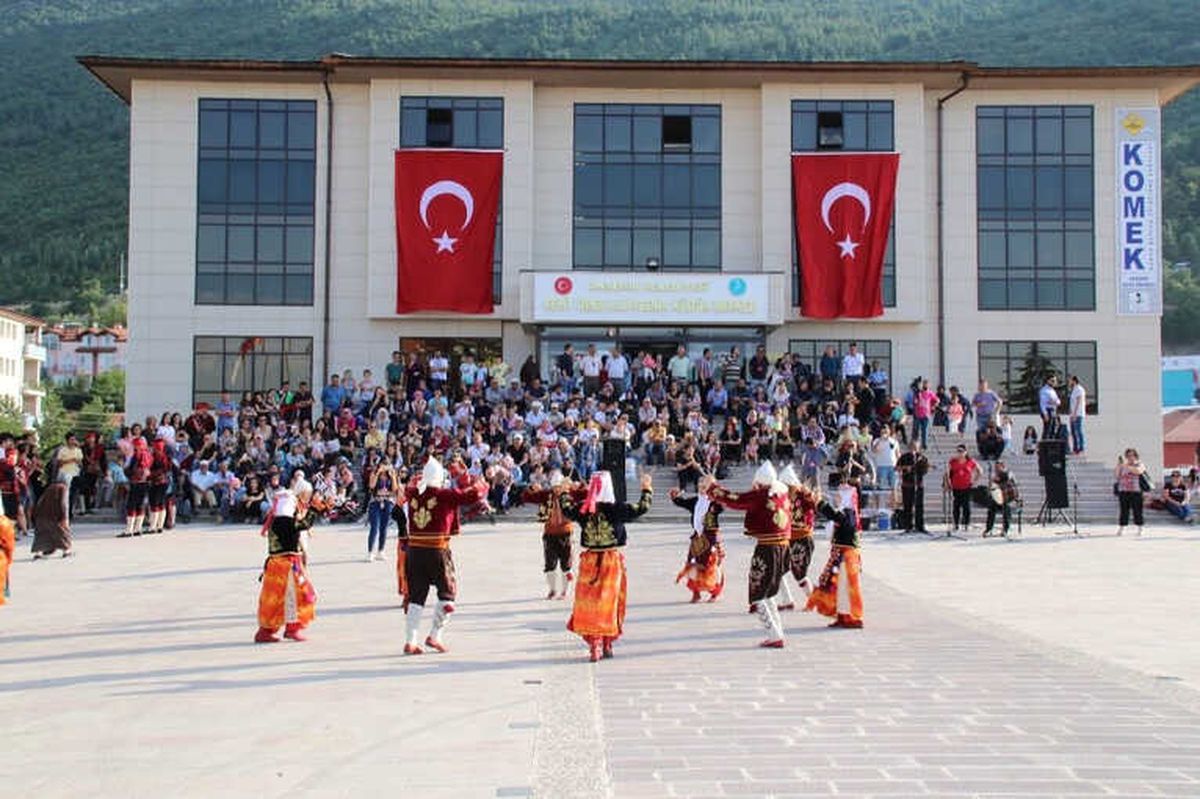 Dans ve Halk Oyunları Ekipleri Final Yaptı