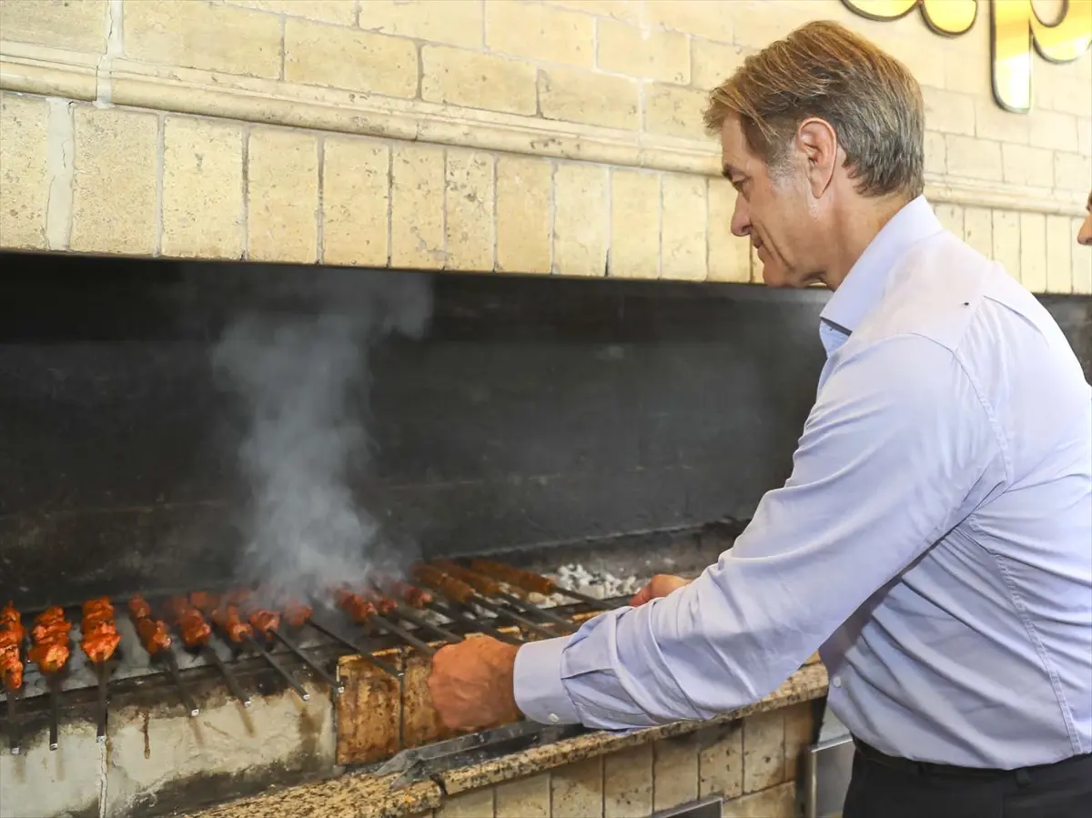 Dr. Öz\'den "Anadolu Yemekleri Tüketin" Önerisi