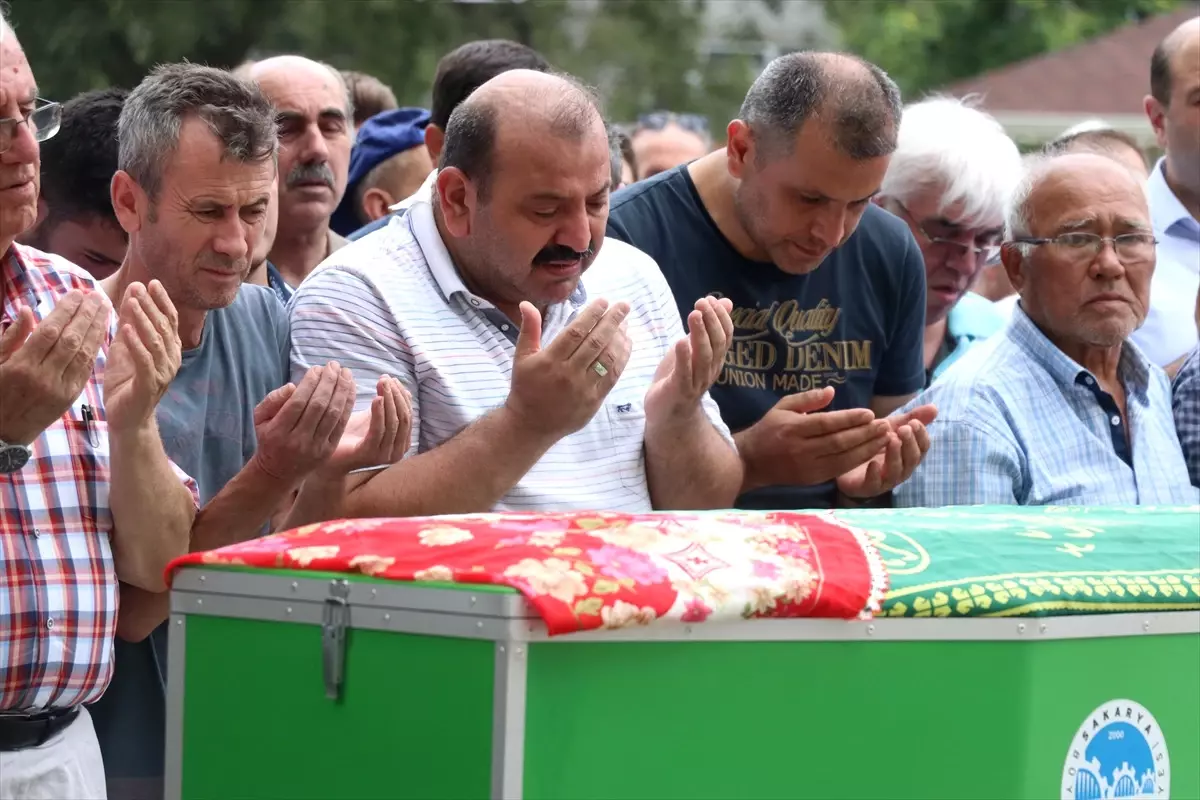 Düzeltme - "Mide Ameliyatı Sonrası Hayatını Kaybeden Kız Defnedildi" Başlıklı Haberimizin Spotu,...