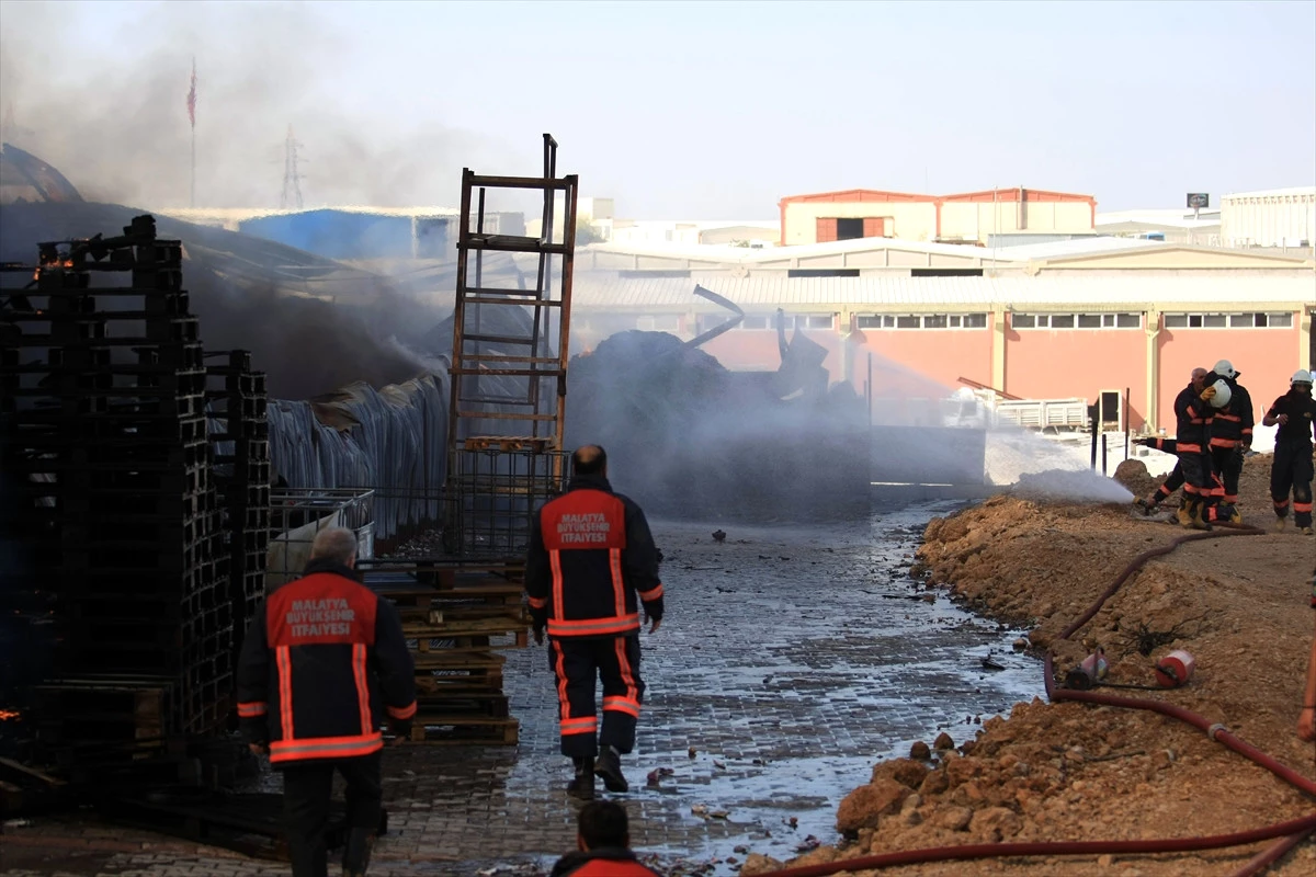 Güncelleme - Malatya\'da Dondurma Fabrikasında Yangın