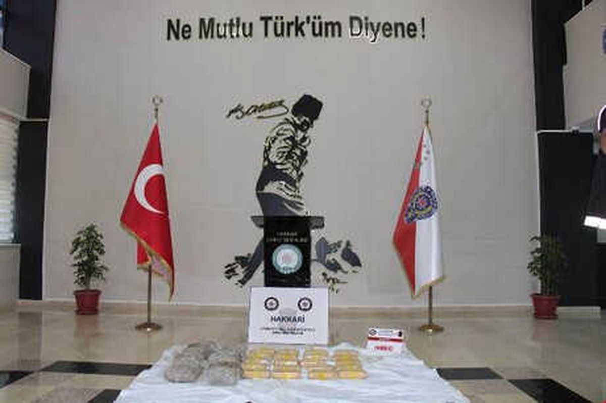 Hakkari\'de Aracın Deposunda 25 Kilo 880 Gram Eroin Ele Geçirildi