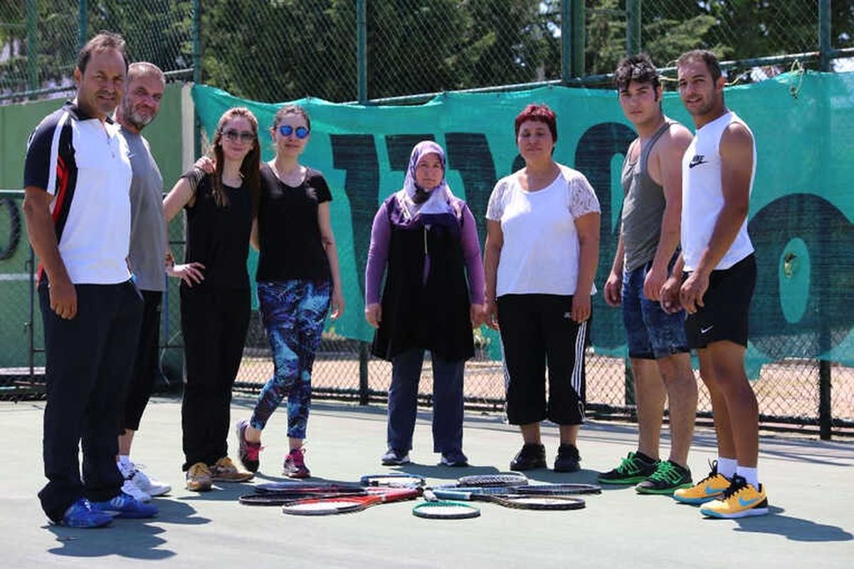 Kepez\'den Ücretsiz Tenis Eğitimleri