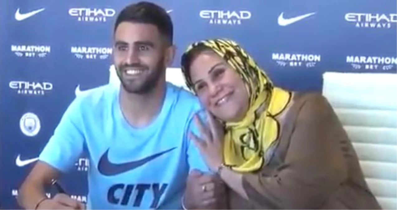 Manchester City\'nin Yeni Transferi Riyad Mahrez, İmza Törenine Annesiyle Birlikte Çıktı