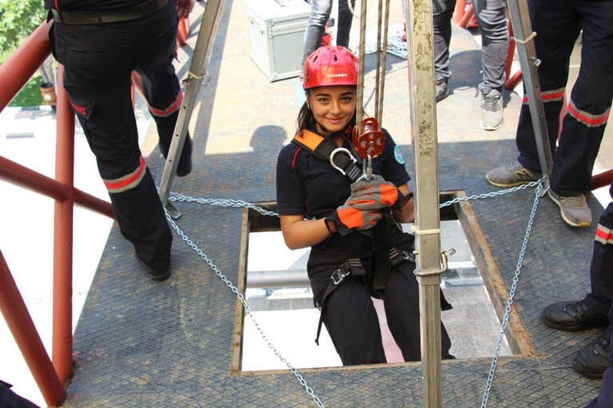 Manisa İtfaiyesine İlk Kadın Stajyer