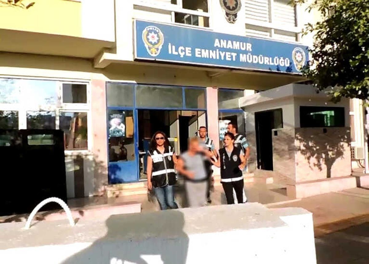 Mersin\'de Fuhuş Operasyonu: 23 Gözaltı