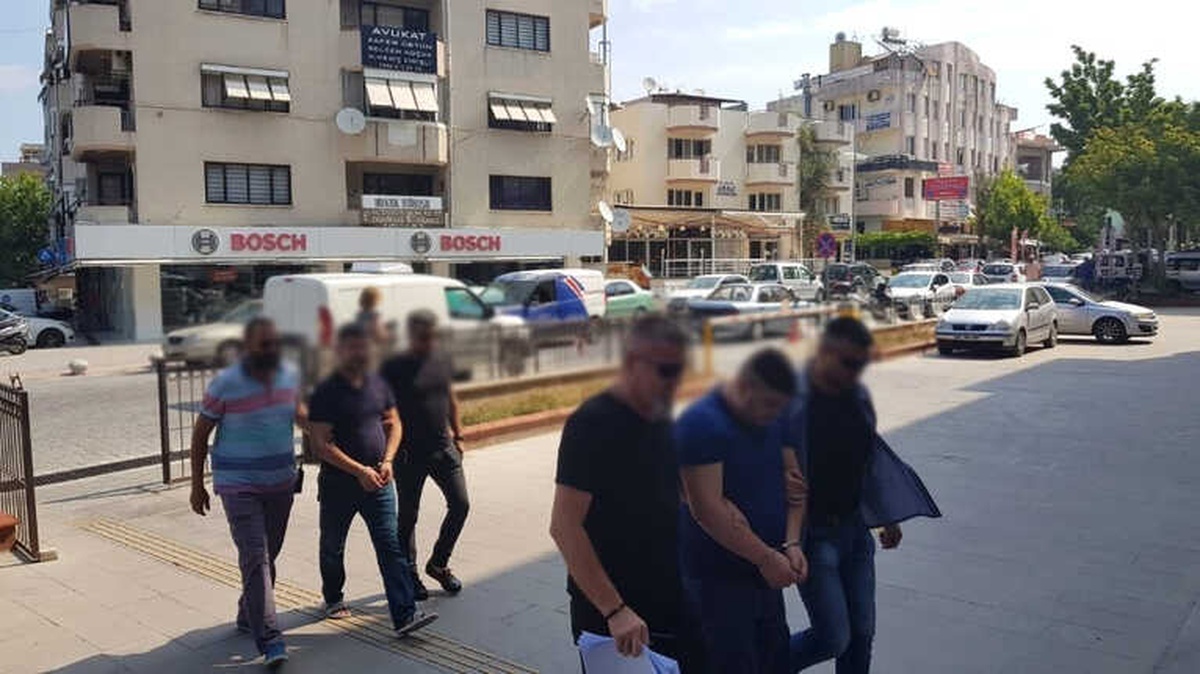 40 Yıl 5 Ay Hapis Cezası Bulunan İki Kardeş Saunadaki Gizli Bölmede Yakalandı