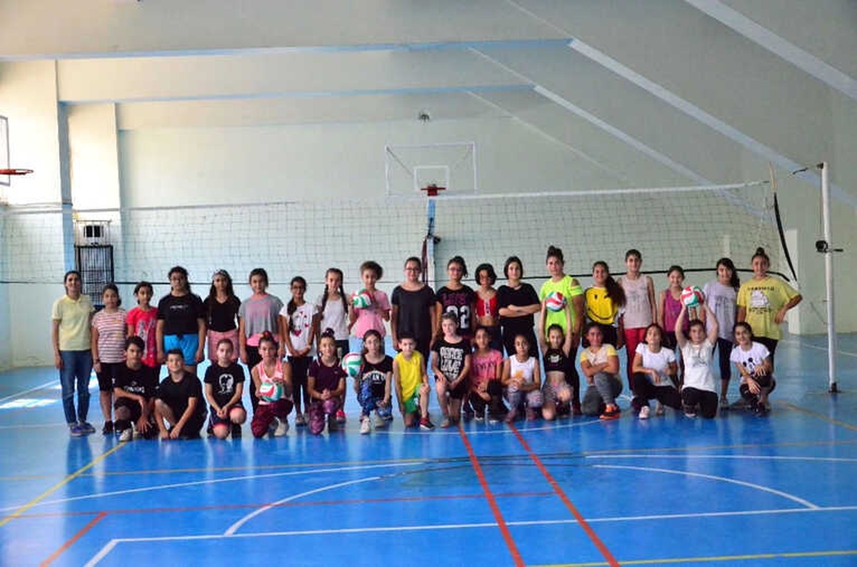 Adana\'da Voleybol İl Spor Okulları\'na 380 Sporcu Katılıyor