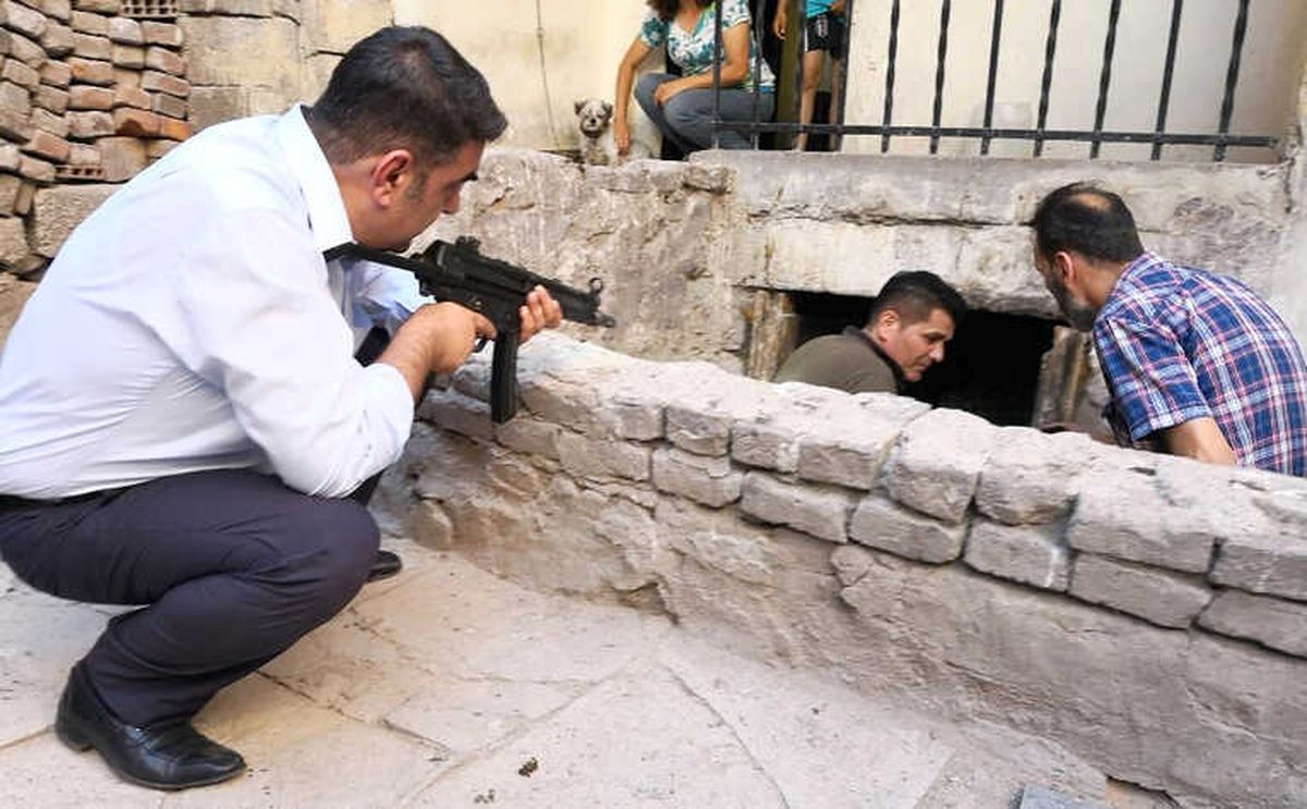Aksaray\'da Çatılarda Film Sahnelerini Aratmayan Şüpheli Kovalamacası