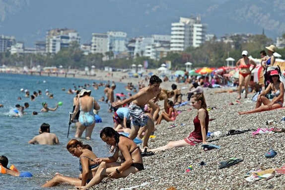 Antalya\'ya Kavurucu Sıcaklar Geri Geliyor
