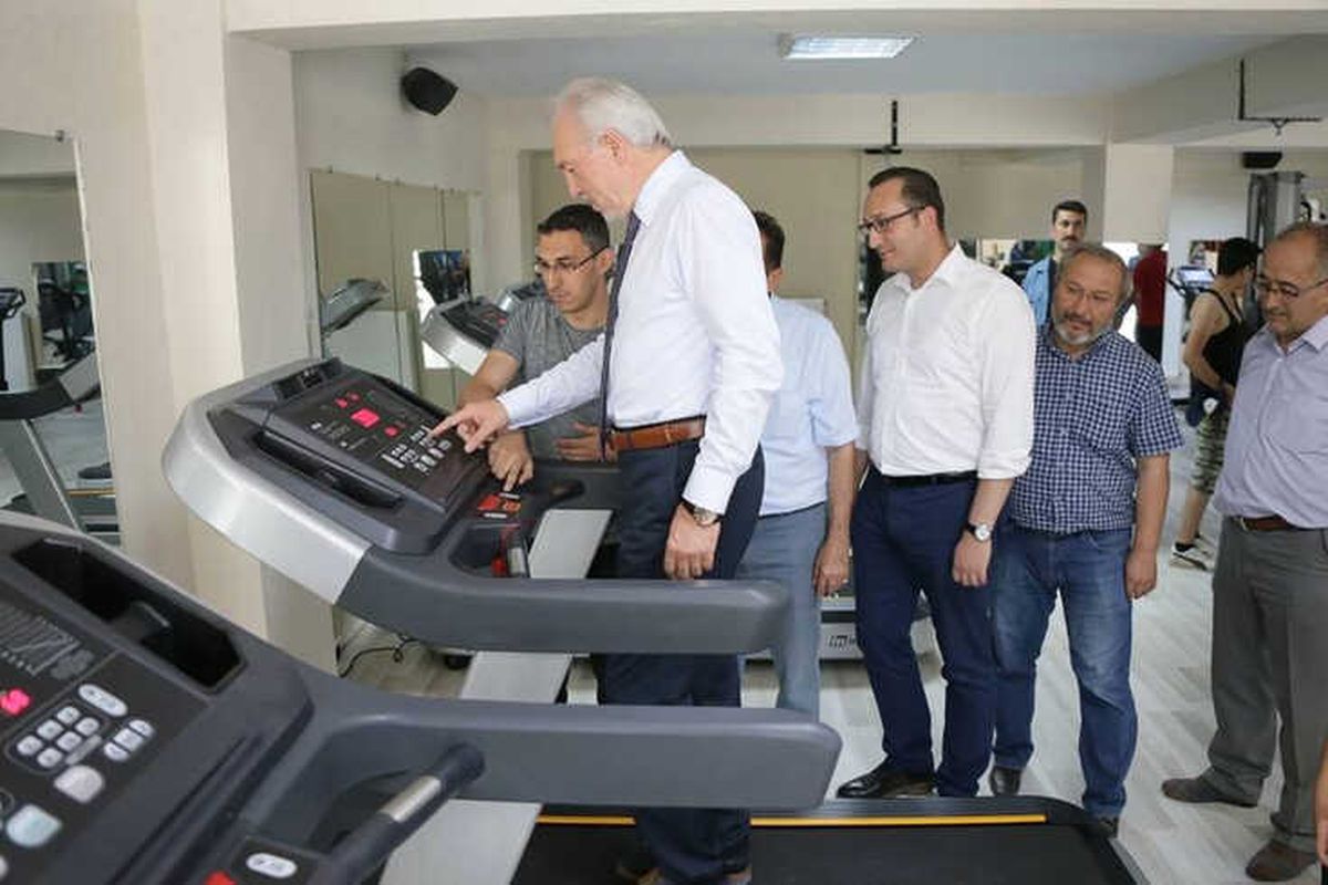 Atakent\'e Fitness Salonu