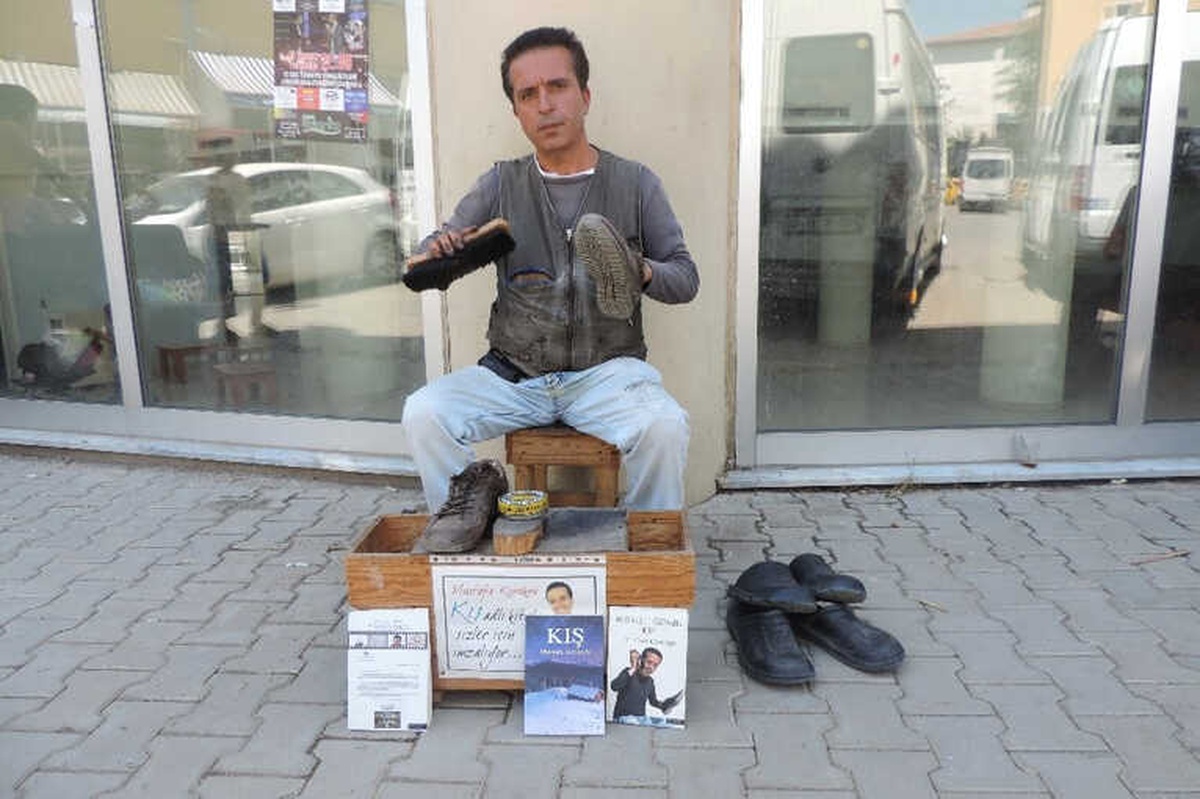 Ayakkabı Boyacısı Yazar Gözünü Sinemaya Dikti