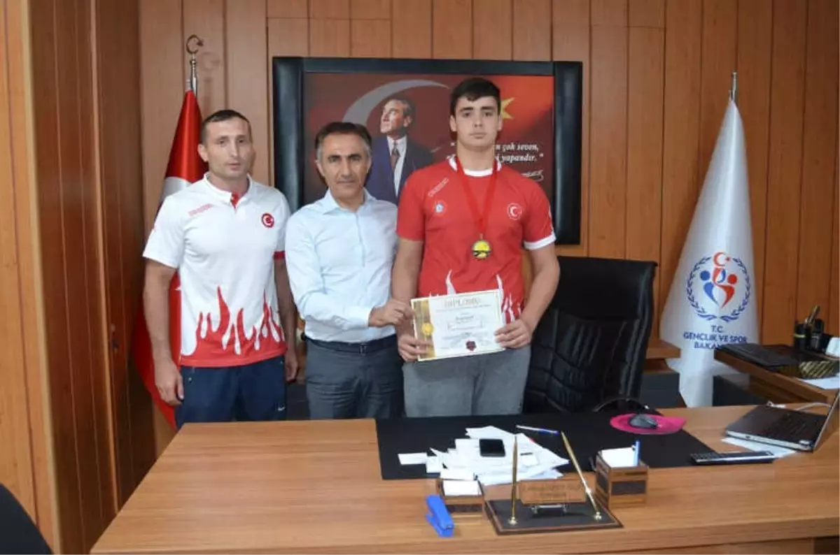 Balkan 2.\'si Judocu, Müdür Arıcıoğlu\'nu Ziyaret Etti