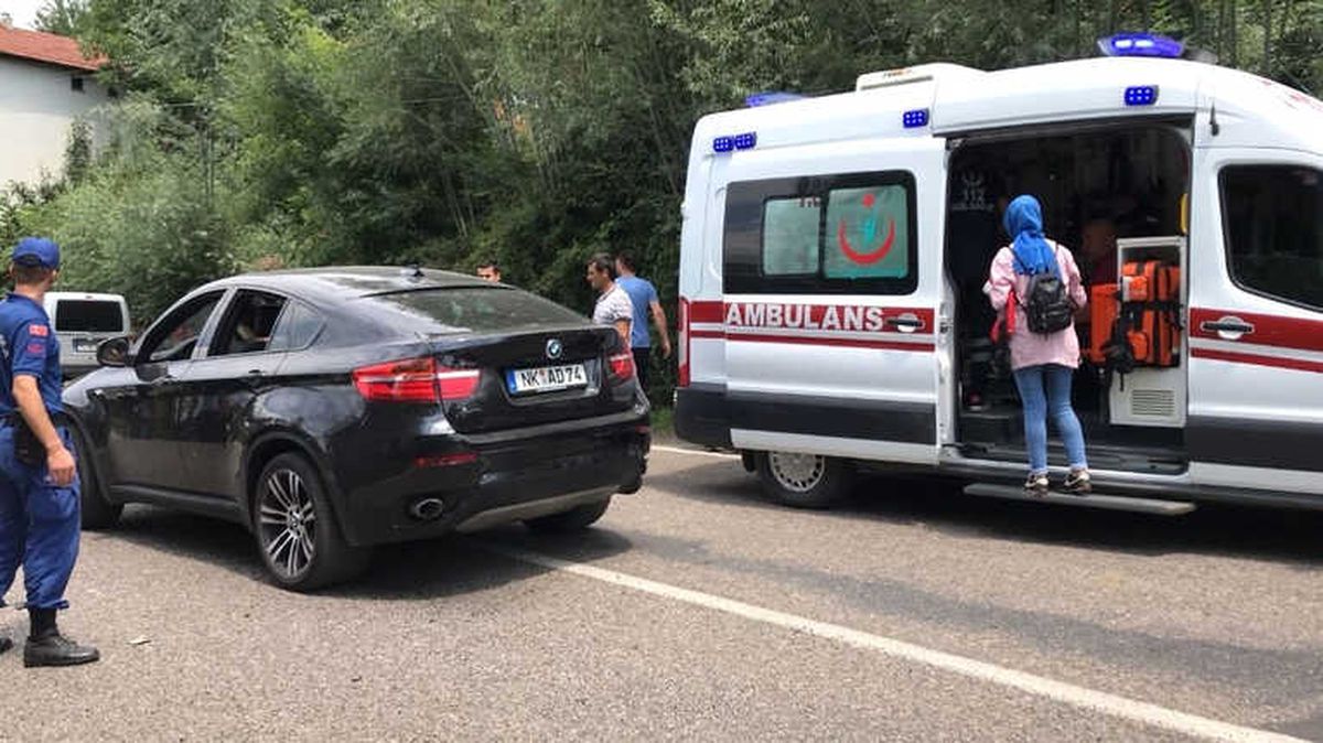 Bartın\'da Otomobille Tır Çarpıştı: 4 Yaralı