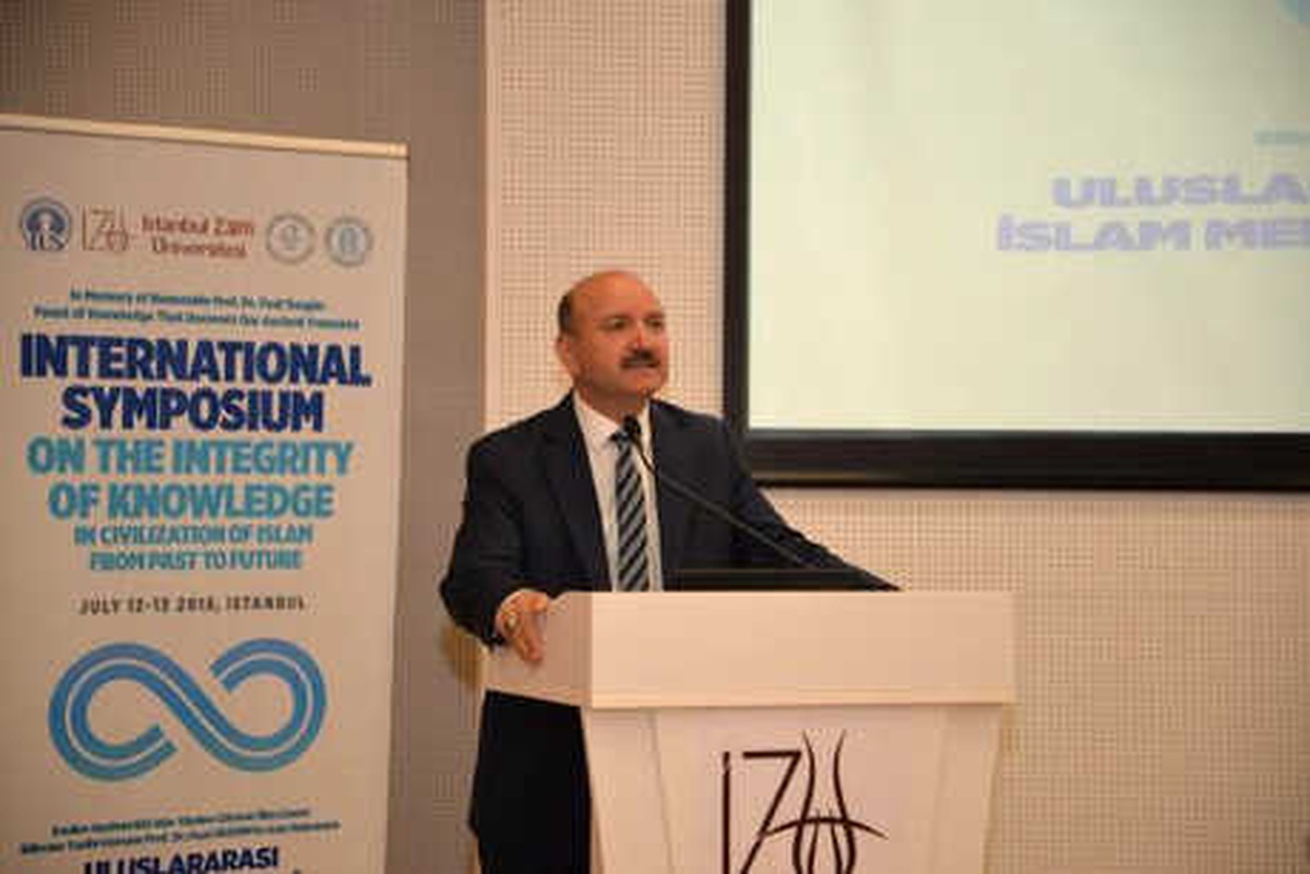 Bilim İçin Sırasıyla Arapça, Osmanlıca ve İngilizce Bilmek Gerekiyor"