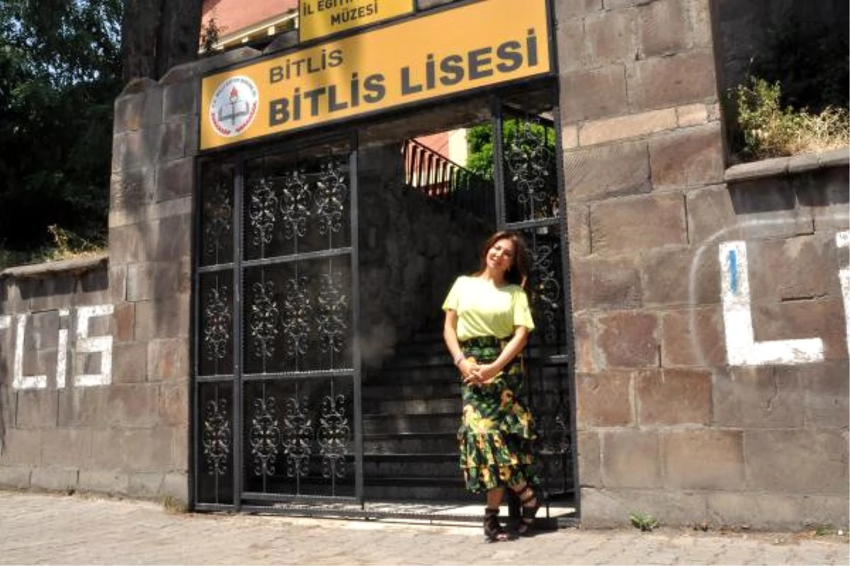 Ebru Yaşar Okuduğu Liseyi Ziyaret Etti, Duygusal Anlar Yaşadı