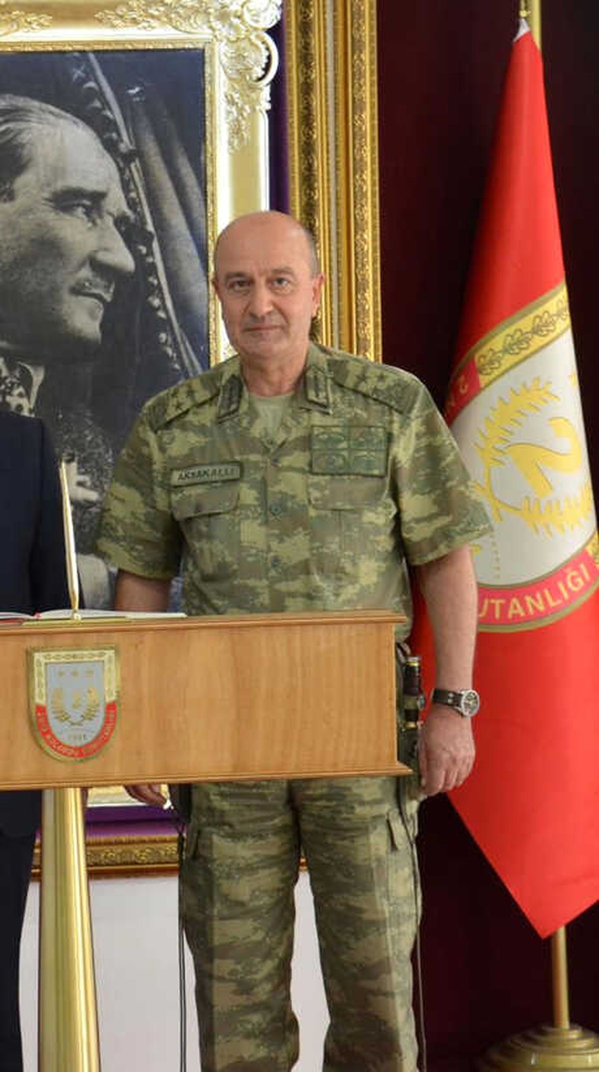 Efsane Komutan\', Halisdemir\'in Mezarını Sık Sık Ziyaret Ediyor